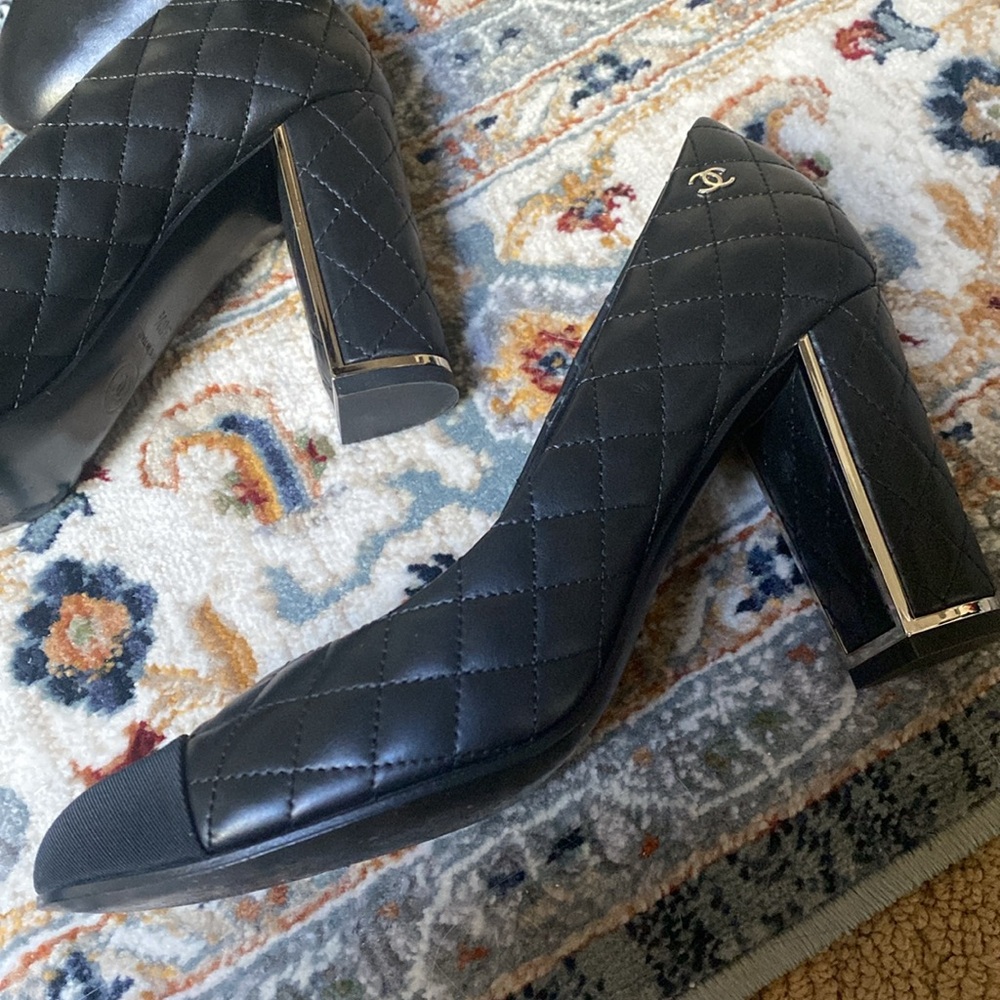 Chanel Black Quilted Women's Heels - Picture 4 of 17